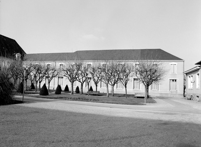 Elévation méridionale du corps prolongeant, depuis le XIXe siècle, l'aile nord du cloître.