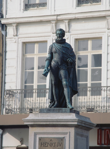 Statue : figure colossale Henri IV