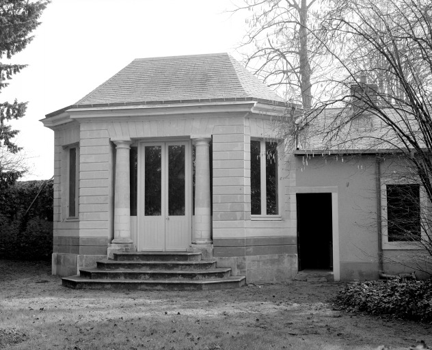 Gloriette dans le jardin (la 'maison de la Vierge').