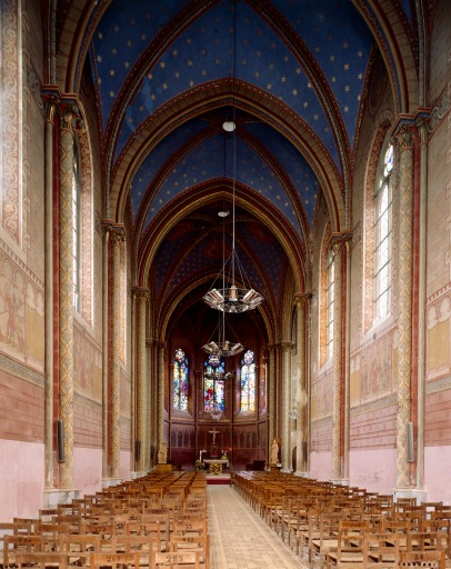 Eglise, la nef vers le choeur.