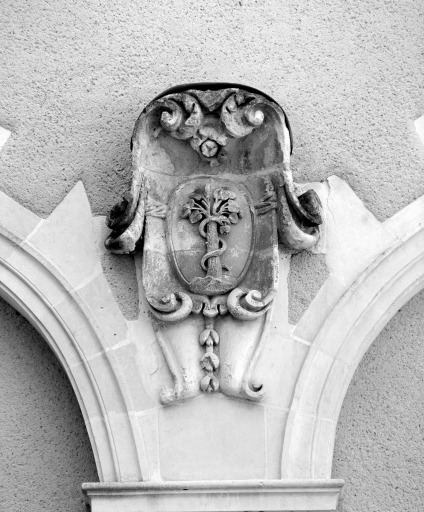 1er relief sur l'aile ouest du cloître.