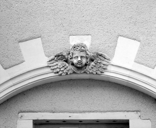 Mascaron sur l'aile nord du cloître.