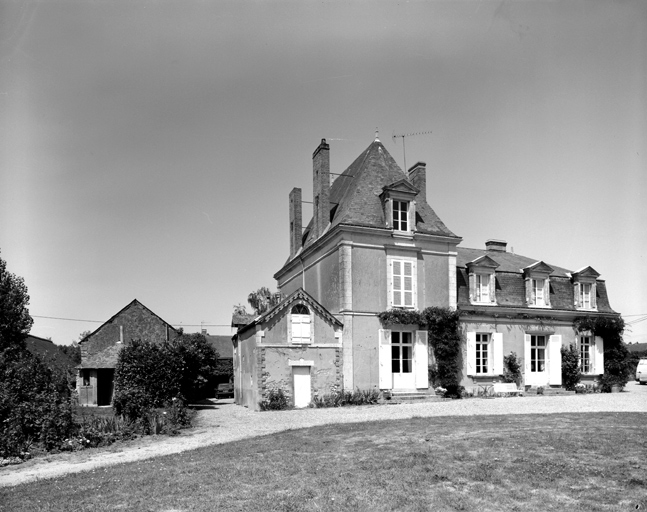 Elévations droite et postérieure du logis.