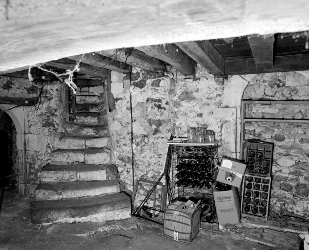 Escalier d'accès au sous-sol.