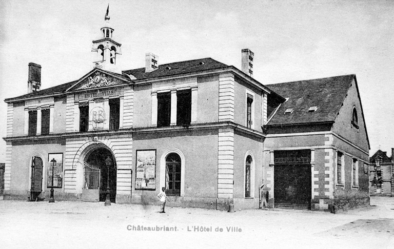 Elévation antérieure et droite.