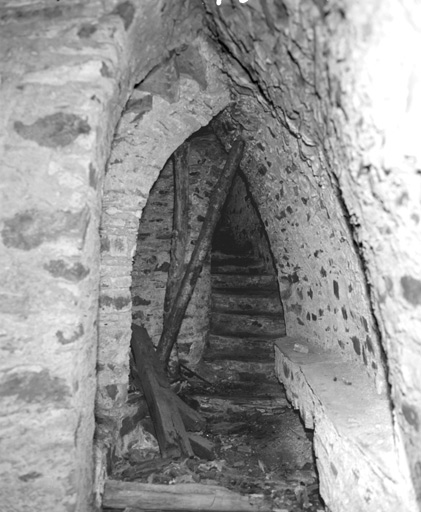 Bastion sud-ouest, escalier menant à la courtine.