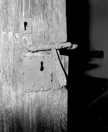 Porte sous l'escalier en vis du logis 3 (détail), serrure, face extérieure.