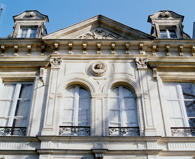 Elévation antérieure, travées centrales.