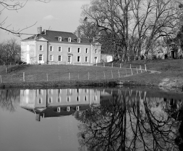 Elévations gauche et antérieure du logis.