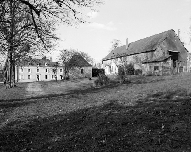 Chapelle et communs depuis le sud.