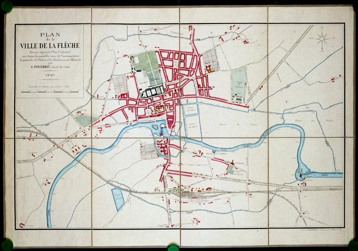 'Plan de la ville de La Flèche', dressé d'après le plan cadastral avec toutes les nouvelles voies de communication, le périmètre de l'octroi et les établissements militaires.