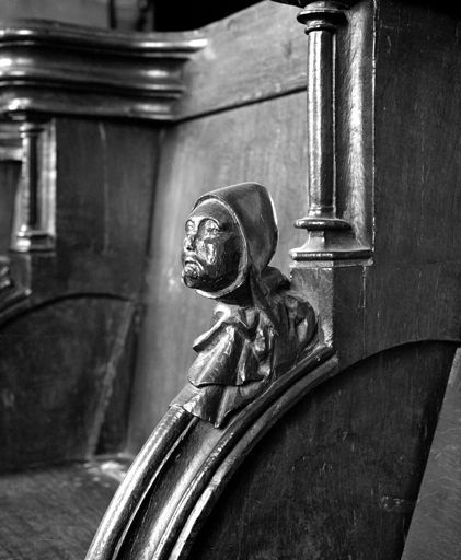 2ème ensemble, décor d'un appuie-main à droite.