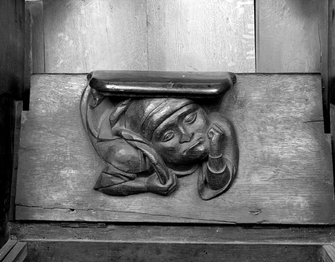 3ème ensemble, miséricorde à gauche.