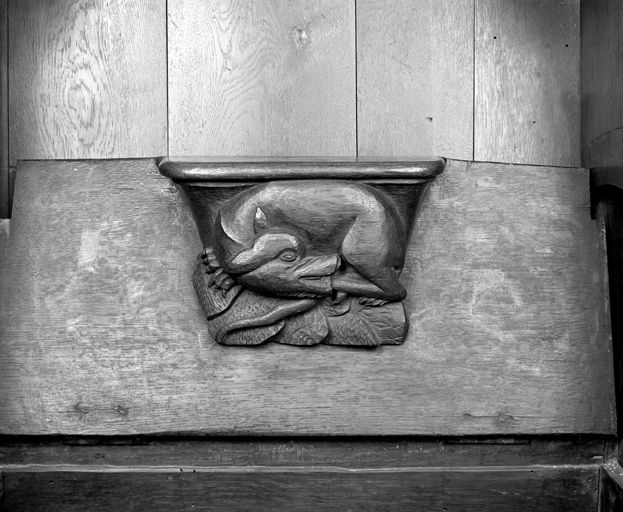 3ème ensemble, miséricorde à droite.