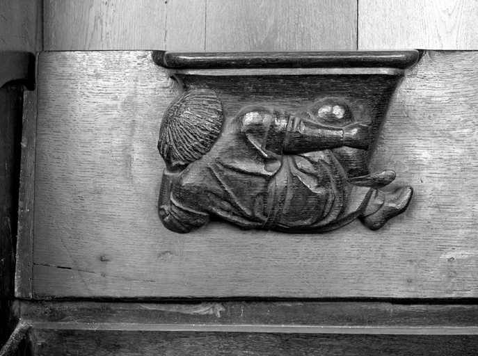 4ème ensemble, miséricorde à gauche.