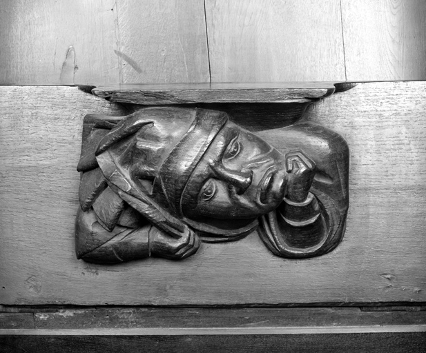 4ème ensemble, miséricorde au centre.