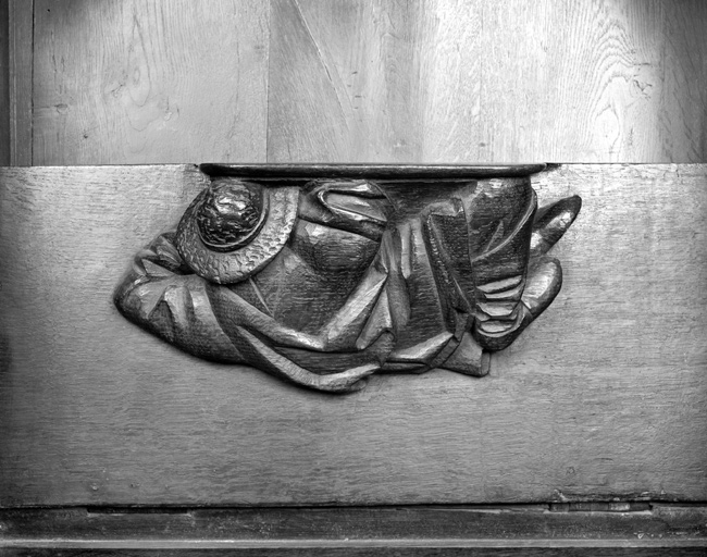 4ème ensemble, miséricorde à droite.