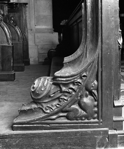 5ème ensemble, décor du prie-Dieu à gauche.