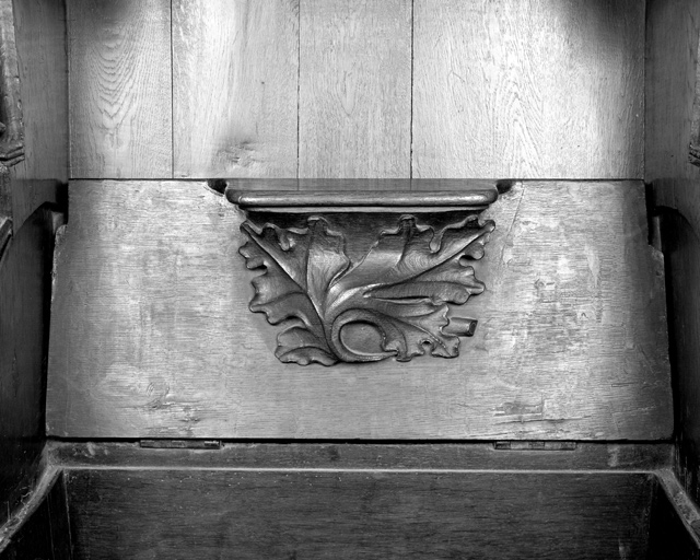 5ème ensemble, 2ème misériccorde à gauche.