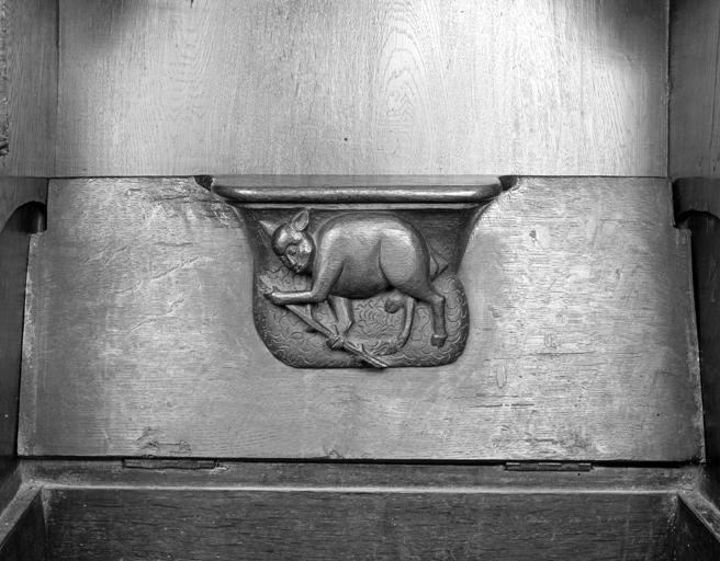 5ème ensemble, 2ème miséricorde à droite.