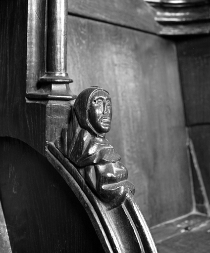 5ème ensemble, appuie-main à droite.