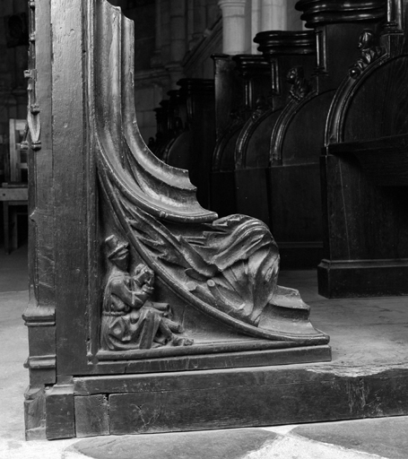 5ème ensemble, décor du prie-Dieu à gauche.