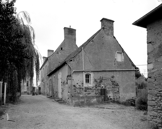 Elévations antérieure et droite du logis.