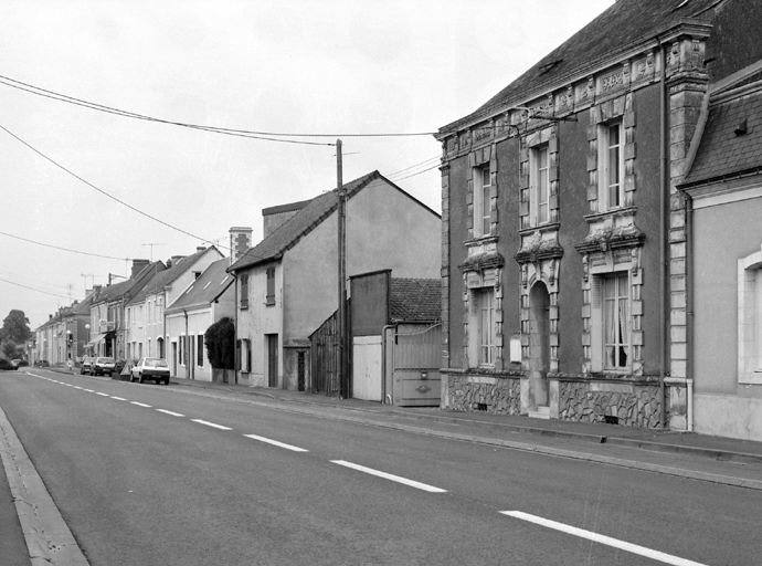 Côté est de la rue Nationale.