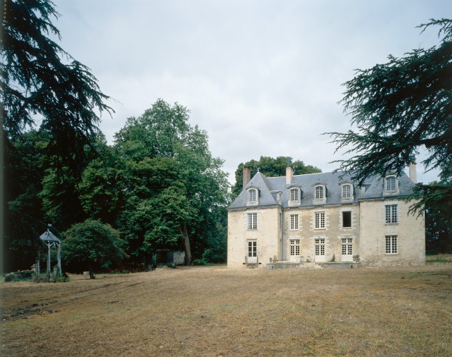 Puits et élévation antérieure du logis.