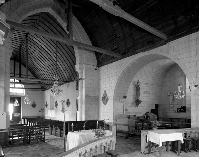 La nef et la chapelle nord.