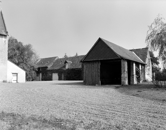 Les communs, ensemble depuis le sud-ouest.