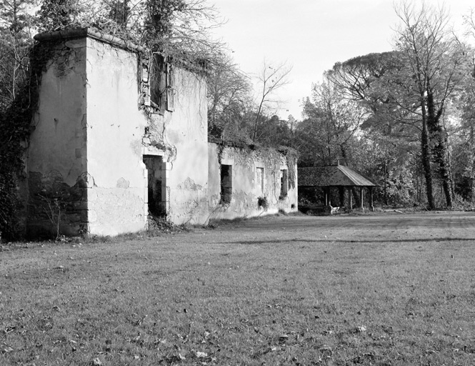 Dépendances au sud du logis.