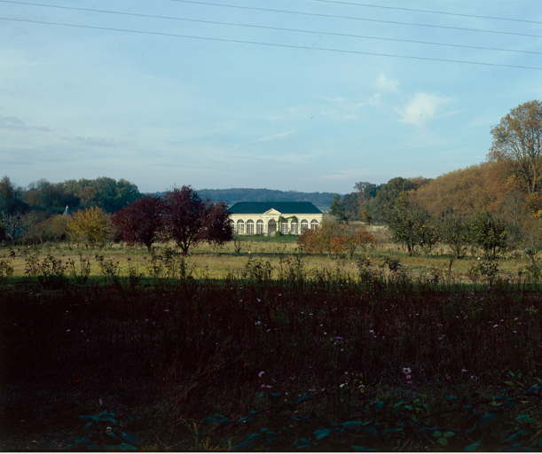 Ensemble de l'orangerie depuis l'est.