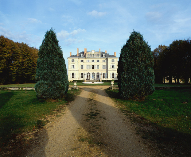 Le logis, ensemble depuis l'ouest.