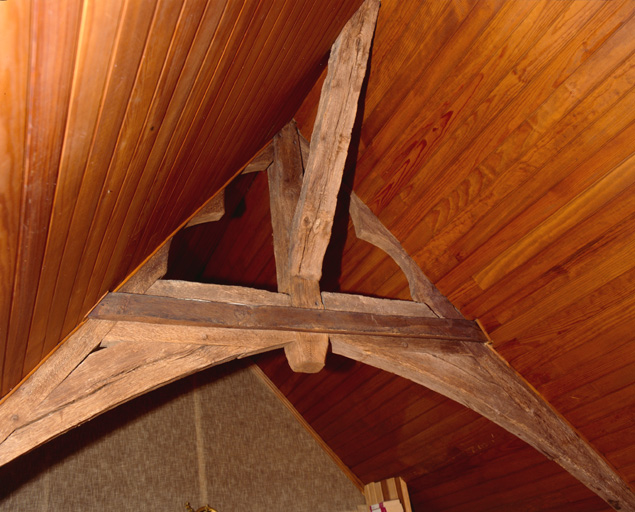 Charpente à gauche de l'escalier central, partie supérieure de la ferme.