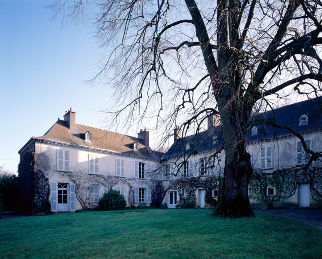 Elévations droite et antérieure du logis.