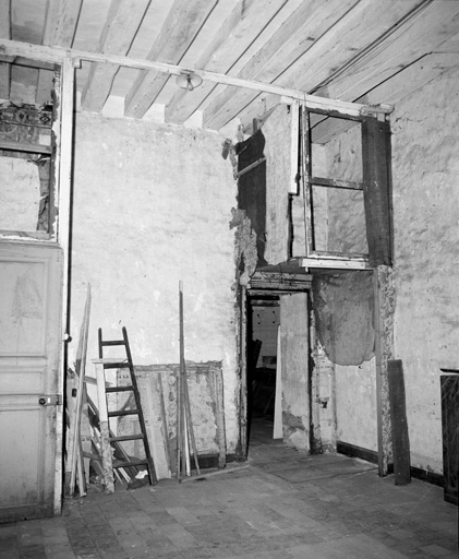 Vestiges d'alcôve dans la chambre C au rez-de-chaussée.