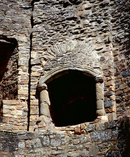 Cheminée à l'étage de la tour 3.