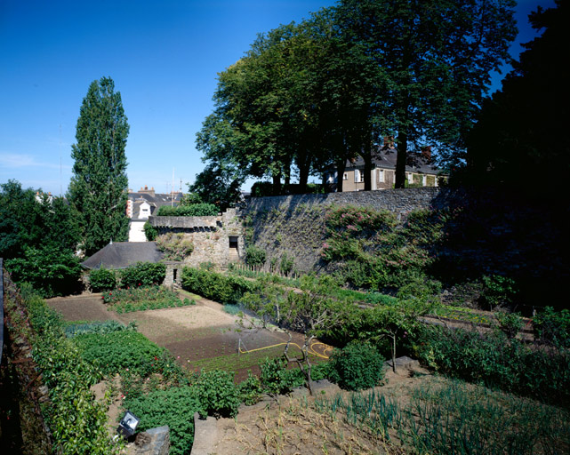 Douve méridionale et bastion L.