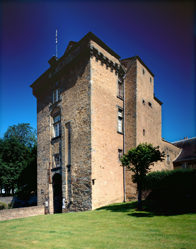 Elévations sud et est du châtelet de la basse-cour, dit 'pavillon des champs'.