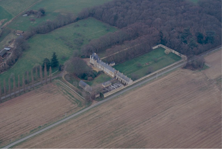 Vue aérienne depuis le sud-est.