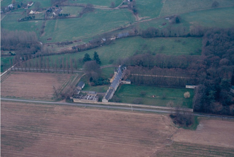 Vue aérienne depuis l'est.