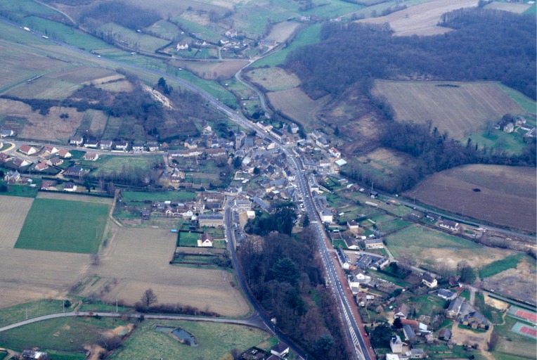 Vue aérienne depuis l'ouest.