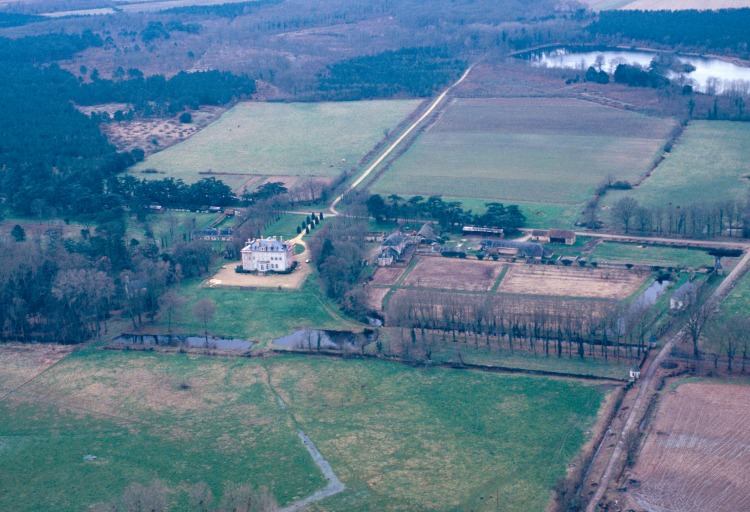 Vue aérienne depuis l'est.