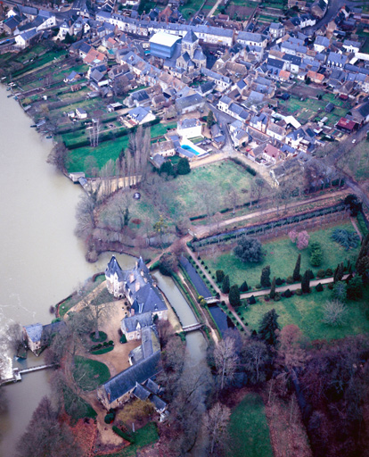 Vue aérienne depuis le sud-est.