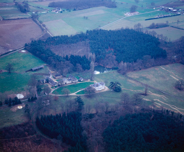 Vue aérienne depuis le sud-est.