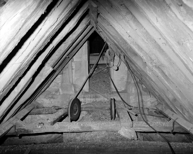 Fenêtre du clocher depuis le comble du bras sud du transept.