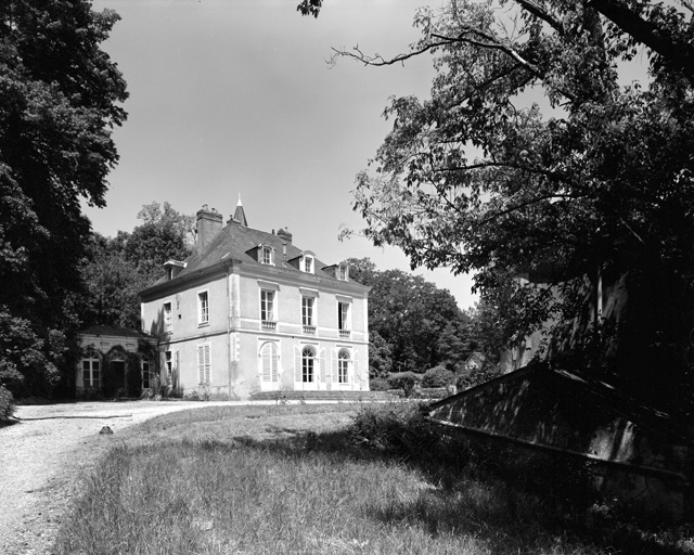 Elévations gauche et antérieure du logis.