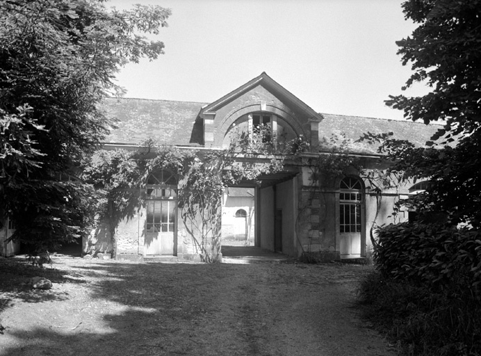Elévation gauche des communs.