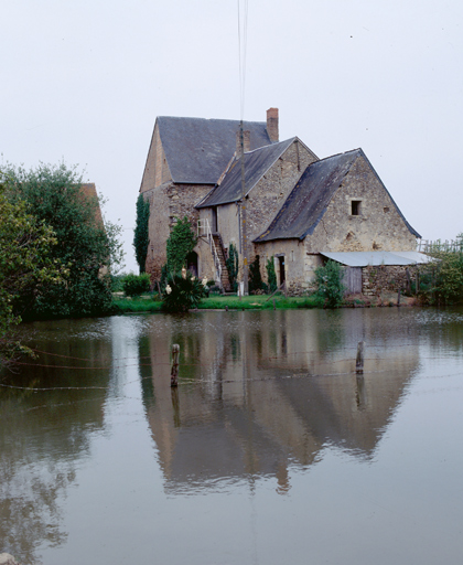 Elévations antérieure et droite du logis.
